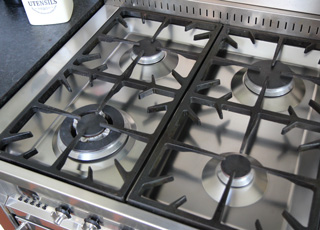 How to clean a stove