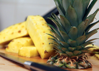 How to cut a Pineapple