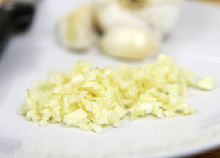 How to mince Garlic