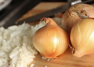 How to chop an onion