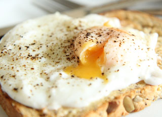 How to poach an egg