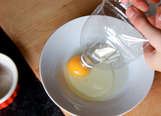 How to separate egg yolk with a bottle