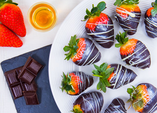 Boozy Chocolate Covered Strawberries Recipe