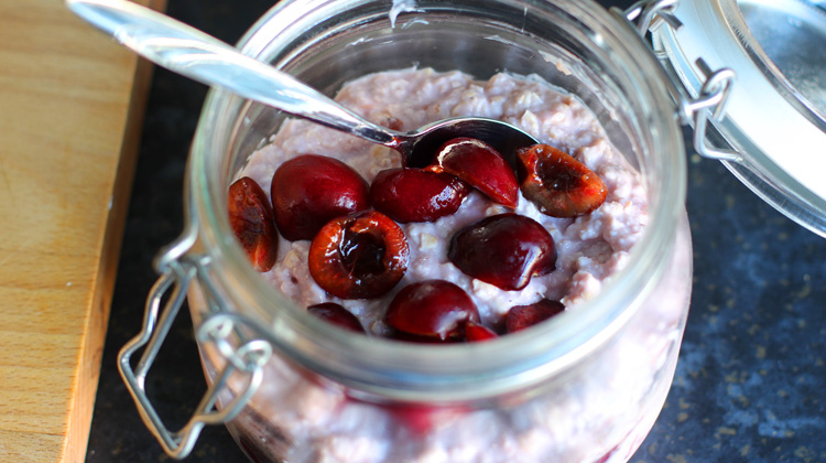 Calories in Cherry Bakewell overnight oats