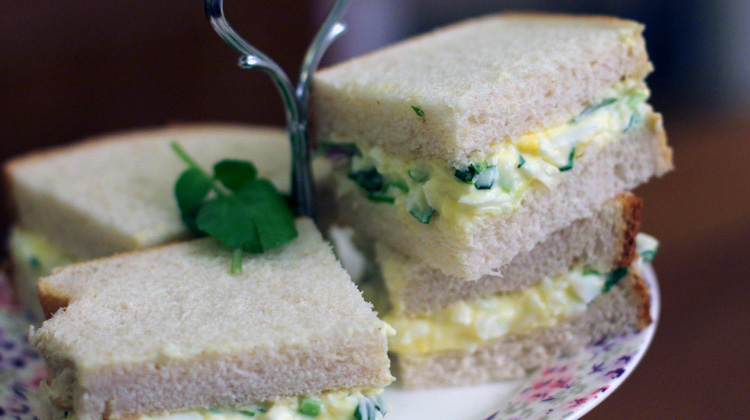 Calories in Egg mayonnaise sandwiches